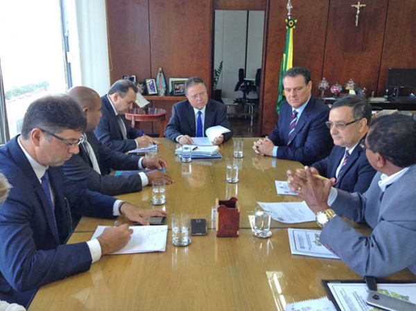 F�varo se re�ne com Maggi para apresentar projetos da agricultura familiar