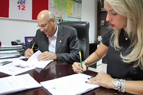 Oposi��o cobra instaura��o de CPI e amea�a pedir afastamento de governador no STJ