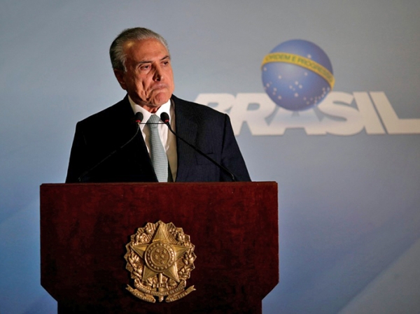Alvo de inqu�rito, Temer nega acusa��es e diz que fica no governo