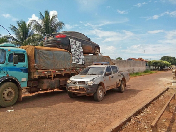 Pol�cia Civil apreende caminh�o e BMW com documento falso em Aripuan�