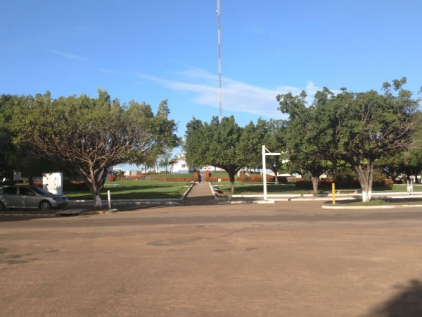 Estacionamento ser� proibido no entorno da Pra�a dos Colonizadores a partir desta quinta-feira (25)