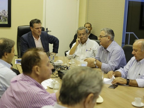 F�varo se re�ne com pecuaristas e aponta tr�s medidas emergenciais para equilibrar mercado