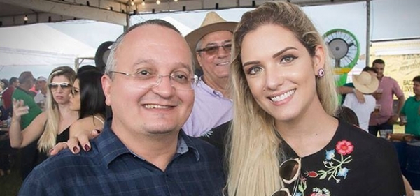 Janaina Riva chama governador Pedro Taques de Veado e depois posta v�deo pedindo desculpas.