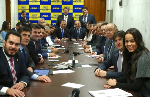 Em reuni�o com D�ria, bancada debate cen�rio pol�tico e reitera compromisso com o Brasil 