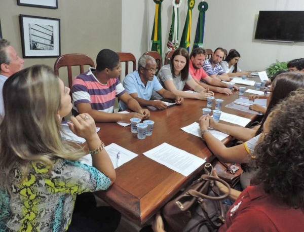Prefeita se re�ne com diretores e coordenadores da rede p�blica municipal de educa��o