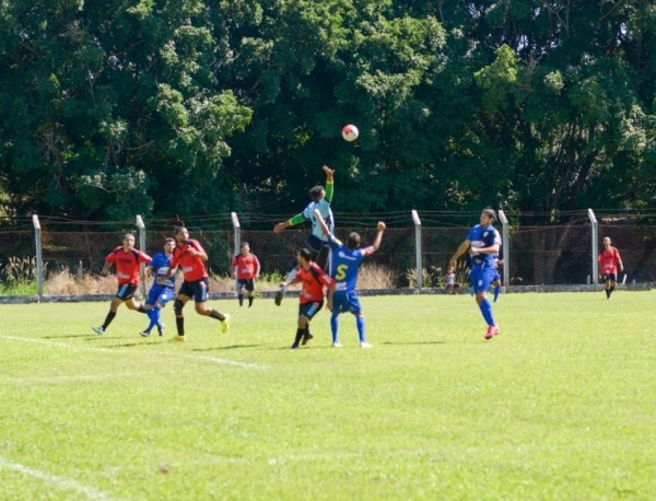 Partidas definem as equipes que v�o disputar a final do �Campeonato Municipal de Futebol de Campo�