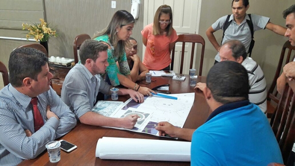Prefeita se re�ne com membros do CONSEG para discutir o tr�nsito de Juara