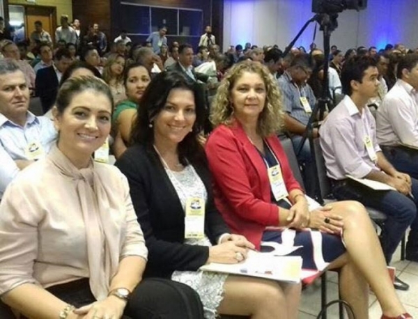 Luciane Bezerra participa da 1� Marcha a Cuiab� em Defesa dos Munic�pios Mato-grossenses