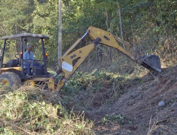 Equipe da Secretaria de Cidade est� concluindo a limpeza da encosta do morro do IBAMA