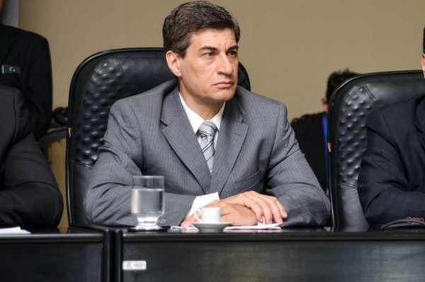 Alvo de processo disciplinar, Cursi segue proibido de voltar � Sefaz