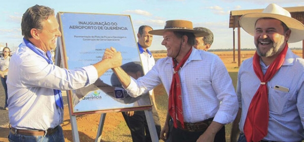 F�varo destaca import�ncia da parceria entre governo e prefeituras durante inaugura��o de aeroporto de Quer�ncia  