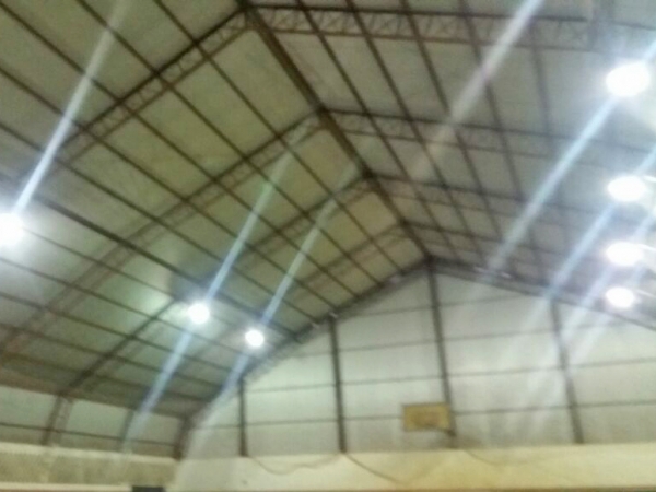 Secretaria de esportes atende vereador H�lio Cast�o e troca lumin�rias do GE do Alvorada.