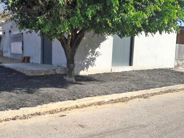 Cal�ada do bar do sogro do secret�rio de urbanismo com piche, PODE?