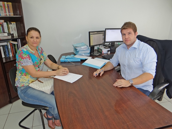 Vereadora Marta Dalpiaz (PSB) procura MP em busca de ajuda na melhoria da internet de Juara.