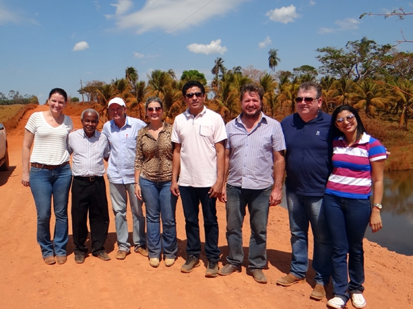 Vereadores e prefeita visitam de obras na regi�o de Itapai�na.