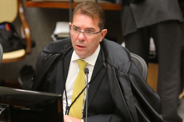 CNJ determina suspens�o de 