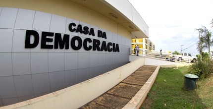 Ju�zes eleitorais ter�o que comparecer todos os dias nas zonas eleitorais; 