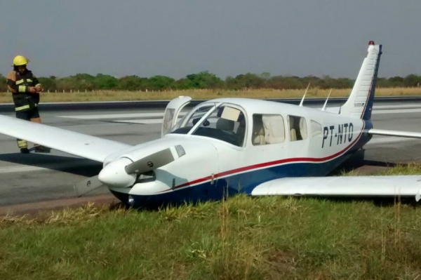 Ap�s pane, avi�o pousa de �barriga� no Aeroporto de VG