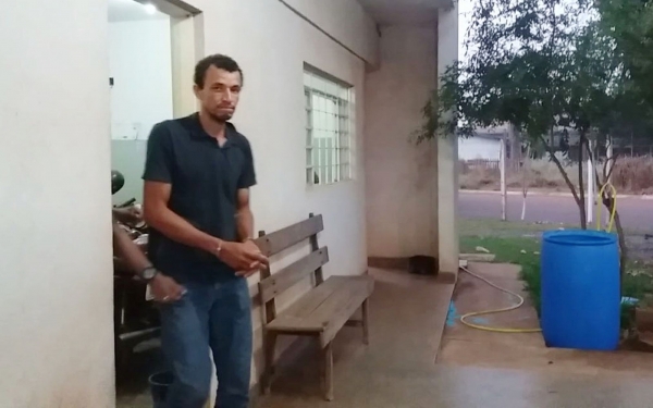 Homem suspeito de matar colega de trabalho a facadas em ju�na � preso 