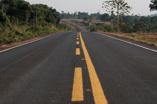 Governo inaugura 80 km de rodovias e d� ordem de servi�o para constru��o de ponte de concreto