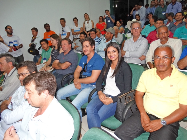Vereadores de Juara participam da Caravana da Transforma��o e reuni�o com governador em Ju�na.