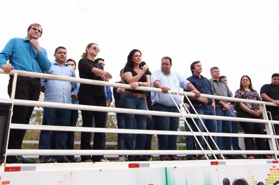 Representantes de oito munic�pios do Nort�o fecham a BR-163 em protesto contra o governo do estado