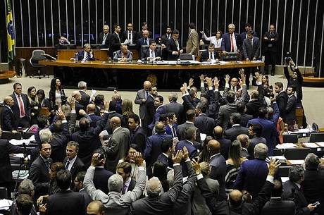 C�mara autoriza financiamento de campanhas com fundo de R$ 1,7 bi