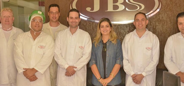 Prefeita Luciane Bezerra visita a sede do Frigor�fico JBS em Juara