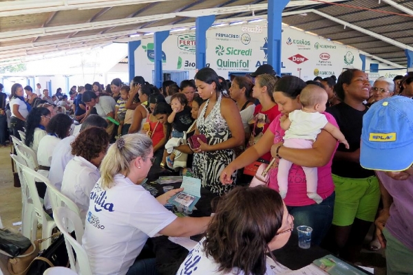 Pr�-fam�lia chega ao 55� munic�pio durante Caravana da Transforma��o