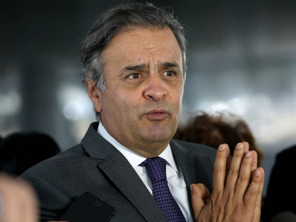 Senado salva mandato de A�cio Neves por 44 votos a 26