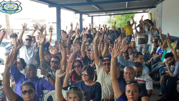 Governo n�o negocia e agentes prisionais cruzam os bra�os.