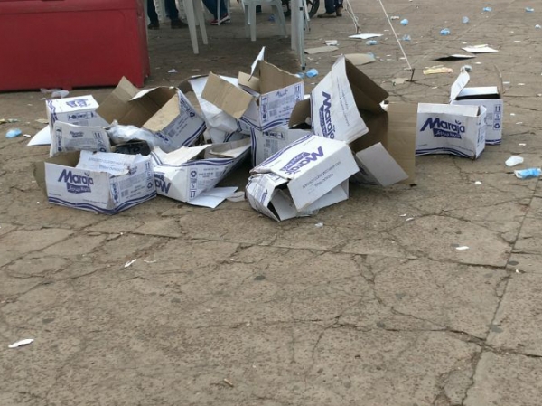 E a pra�a dos Colonizadores virou pra�a de guerra no Dia das Crian�as 