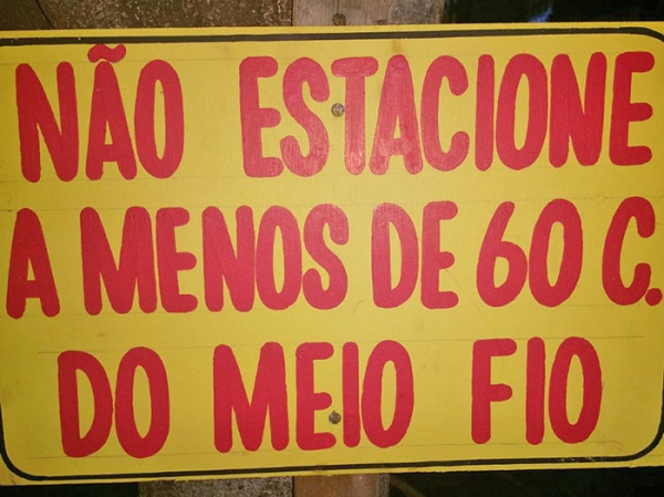 Isso � uma nova lei de tr�nsito ou um erro gr�fico?