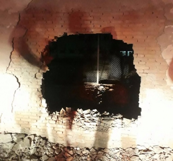 Bandidos explodem muro da cadeia e detentos fogem em massa do pres�dio da Mata Grande em Rondon�pilis.
