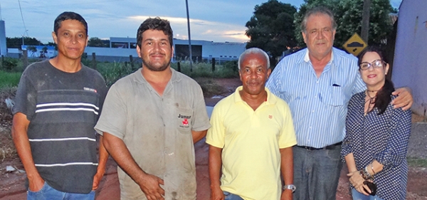 Vereador H�lio Cast�o visita Parque Kennedy e ouve reclama��o de moradores. 