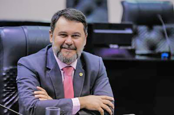 Oscar Bezerra entrega Comenda em homenagem aos Representantes Comerciais