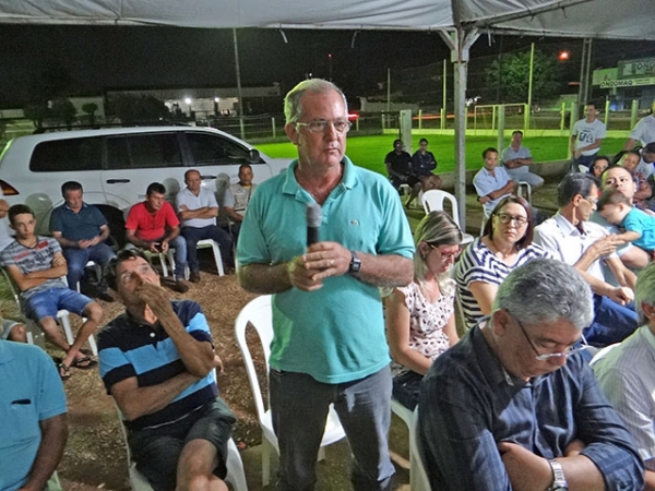 Popula��o demonstra indecis�o sobre desafeta��o de ruas para constru��o de escola.