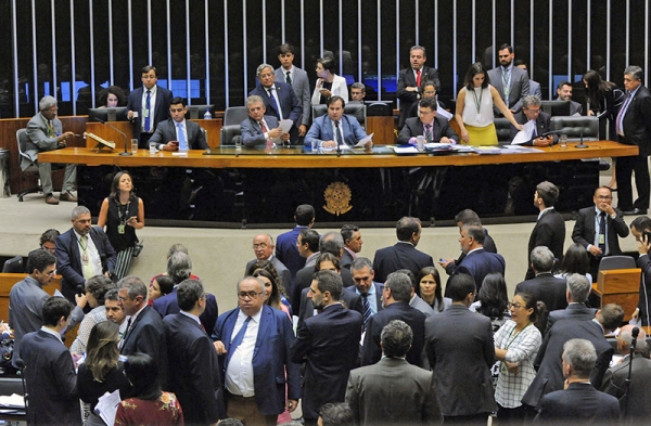 C�mara aprova novas regras de parcelamento de d�vidas de micro e pequenas empresas