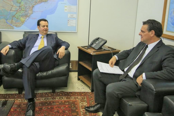 Ministro lan�a em Cuiab� programa Internet para Todos