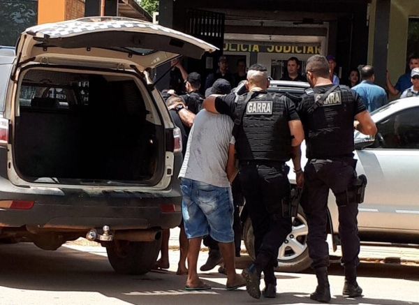 For�as policiais prendem tr�s pelo assassinato do prefeito de Colniza
