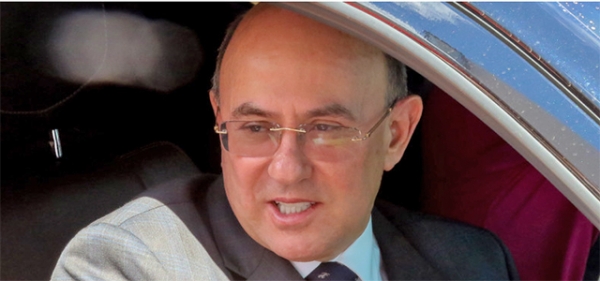Jos� Riva surpreende e entrega lista de 34 que recebiam propina