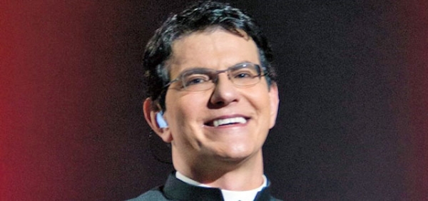  Jovem afirma que est� gr�vida de padre Reginaldo Manzotti