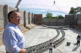 Governador visita Escola T�cnica e anuncia novo concurso