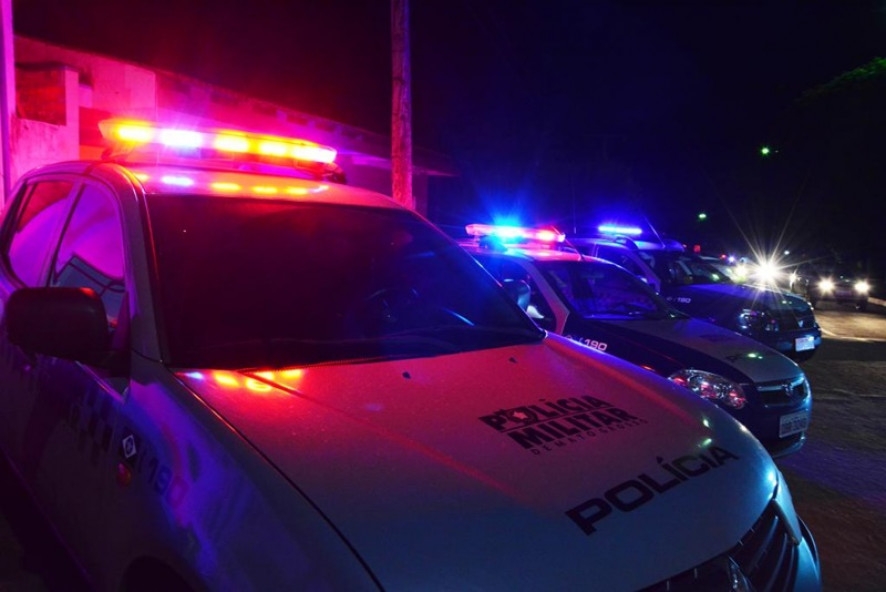 Bandidos rendem advogada, fazem ref�ns e roubam joias e carro