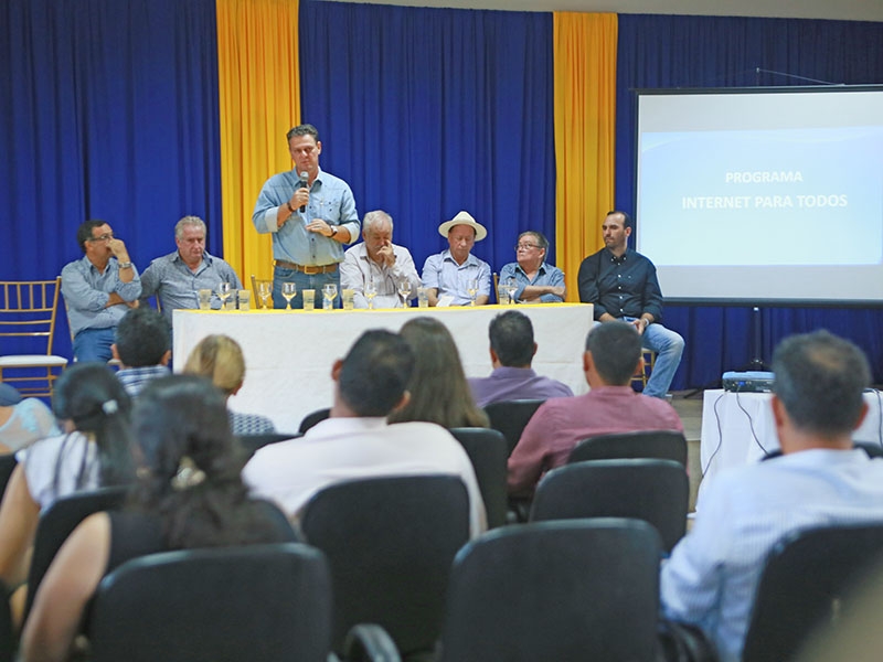 Vice-governador e prefeitos de MT participam de evento em Bras�lia para ades�o ao programa