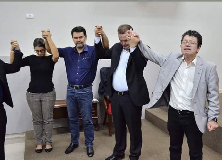 CPI n�o encontra, mas o Faro Fino viu Oscar e Luciane na igreja, 04 horas da manh�.