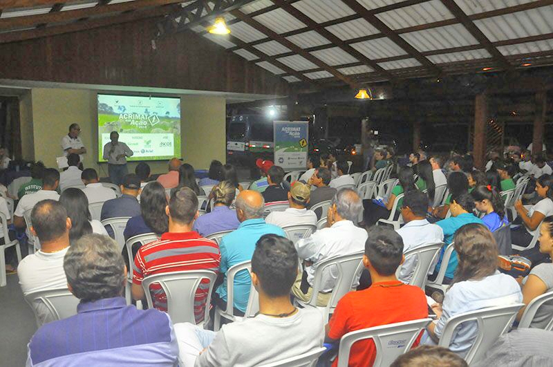 Mais de 1,2 mil pecuaristas participam da Rota 3 do �Acrimat em A��o� 