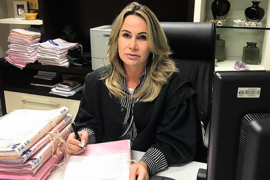 Ju�za condena servidor por desviar dinheiro de combust�vel em Cuiab� - MT