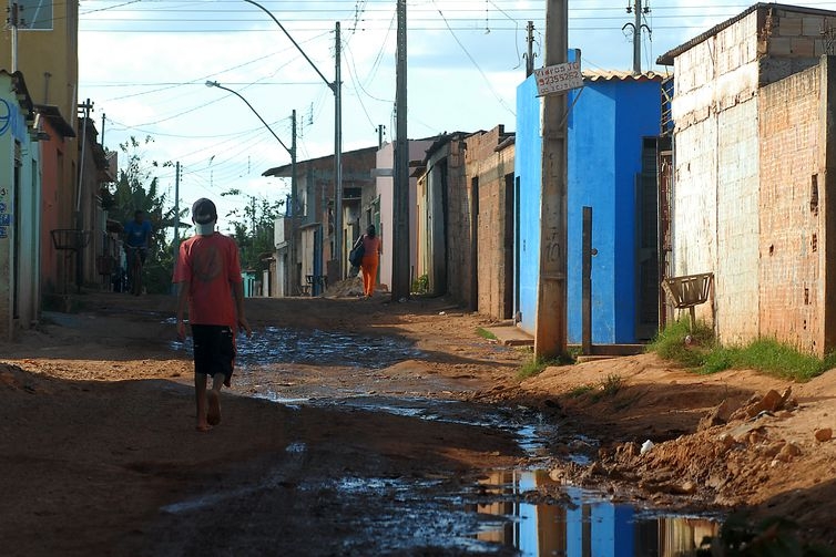 Mais de 40% dos brasileiros at� 14 anos vivem em situa��o de pobreza
