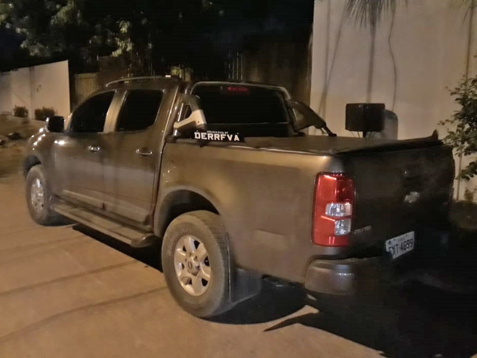 Quadrilha envolvida em roubo de caminhonete � presa e dois ve�culos s�o recuperados